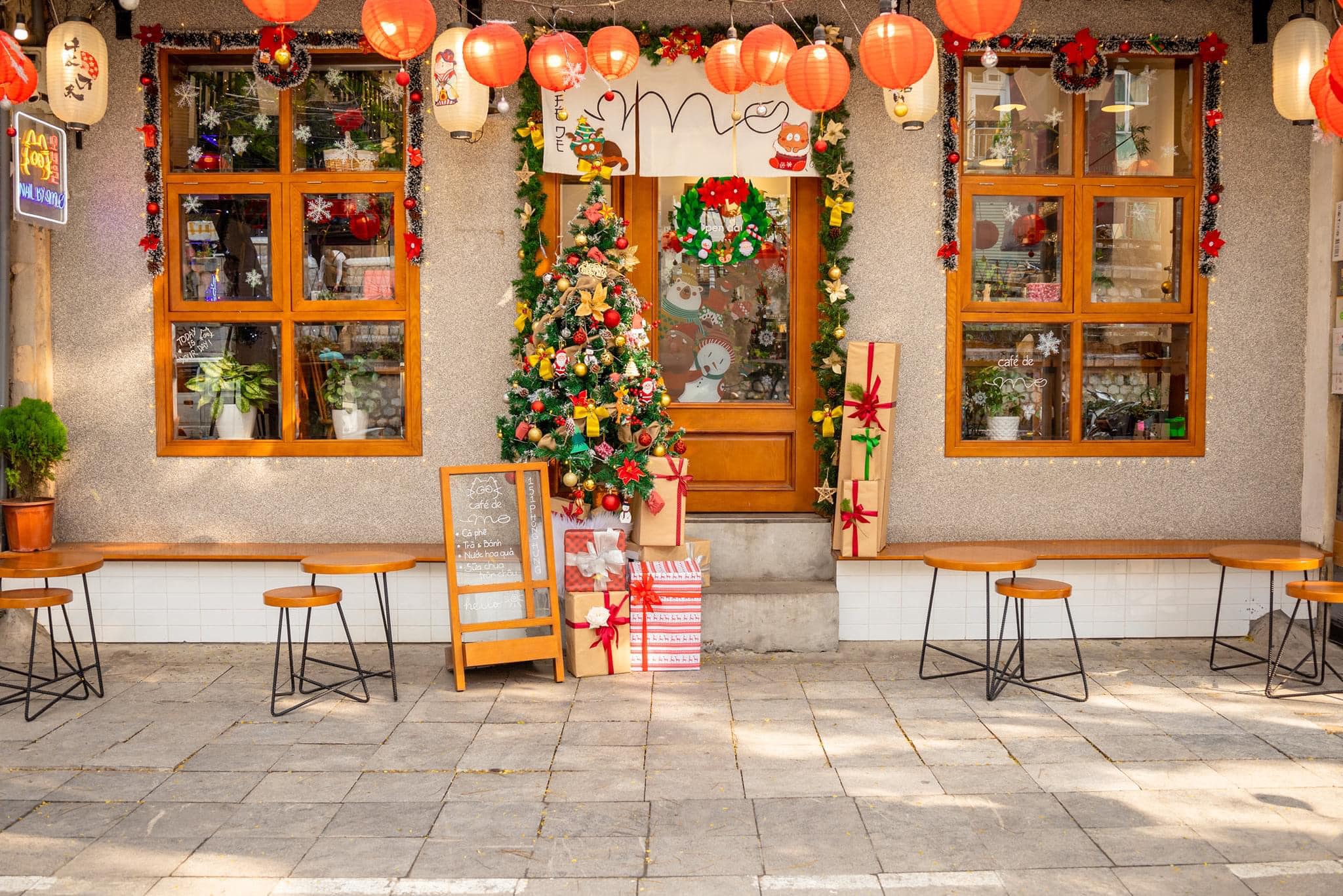 Trang trí quán cafe noel ấn tượng