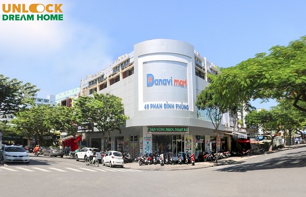 Danavi Mart nằm trên đường Phan Đình Phùng